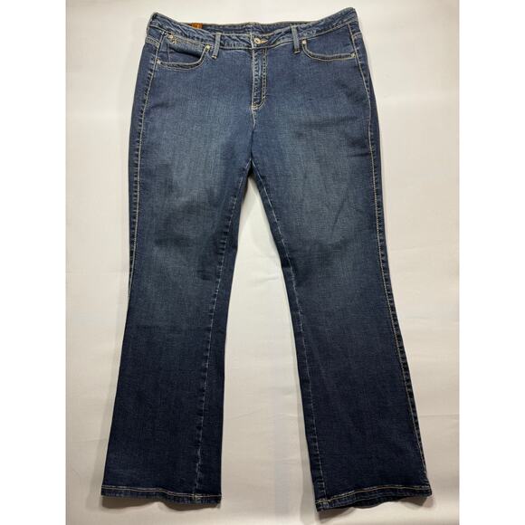 Aura by Wrangler Women's Straight Leg Blue Denim Jeans - Size 18 Short (40x31) - Picture 1 of 4